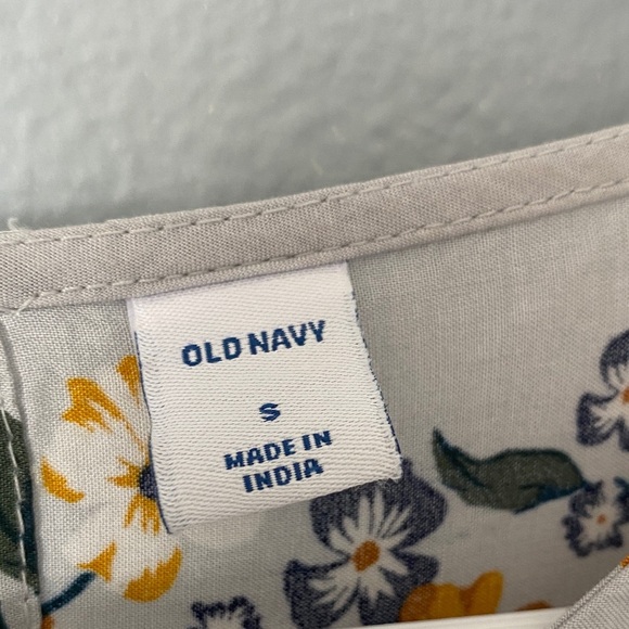 Old Navy Floral Long Sleeve Dress in Gray and Red - Picture 2 of 7